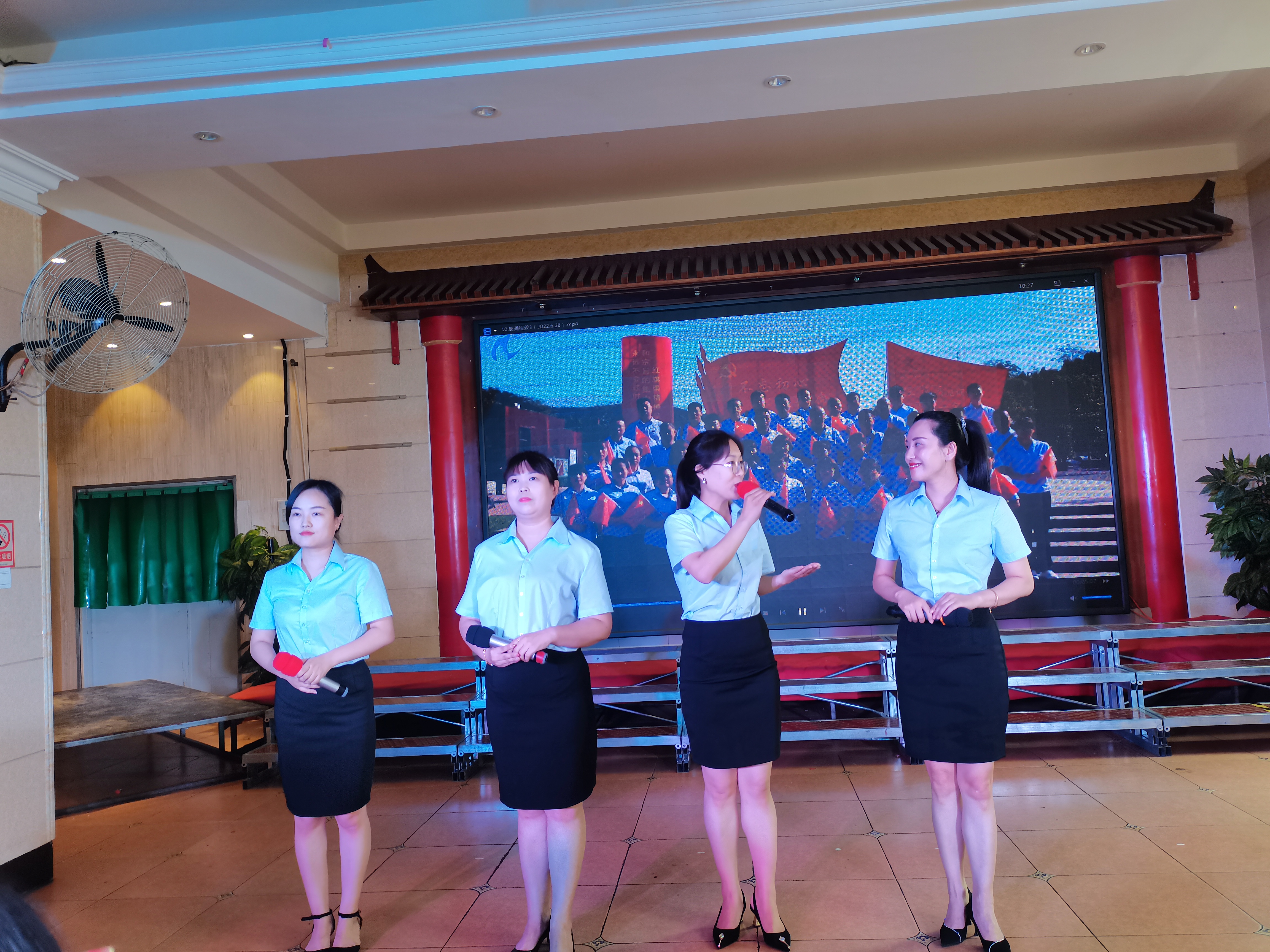 河南鴻宸參加鋼五區(qū)歡慶七一 “喜迎二十大 永遠跟黨走”紅色詩歌誦讀活動！